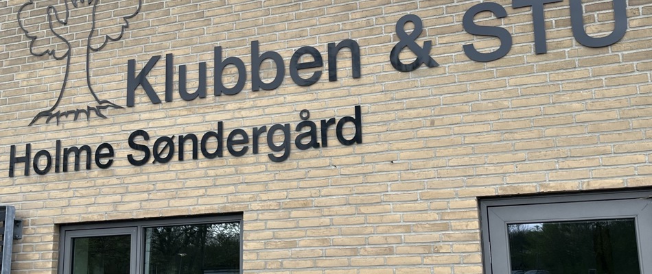 Facaden på Klubben & STU Holme Søndergård